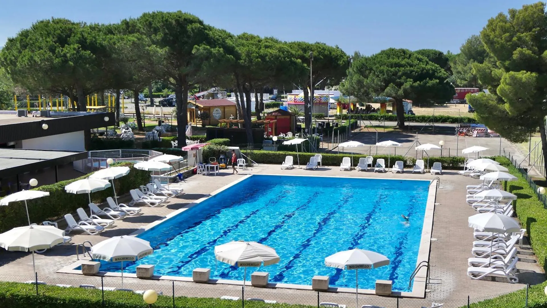 Apartman Isa-Holiday Homes With Common Swimming-Pool In Marina Di Bibbona From 400 To 900 Meters From The Sea