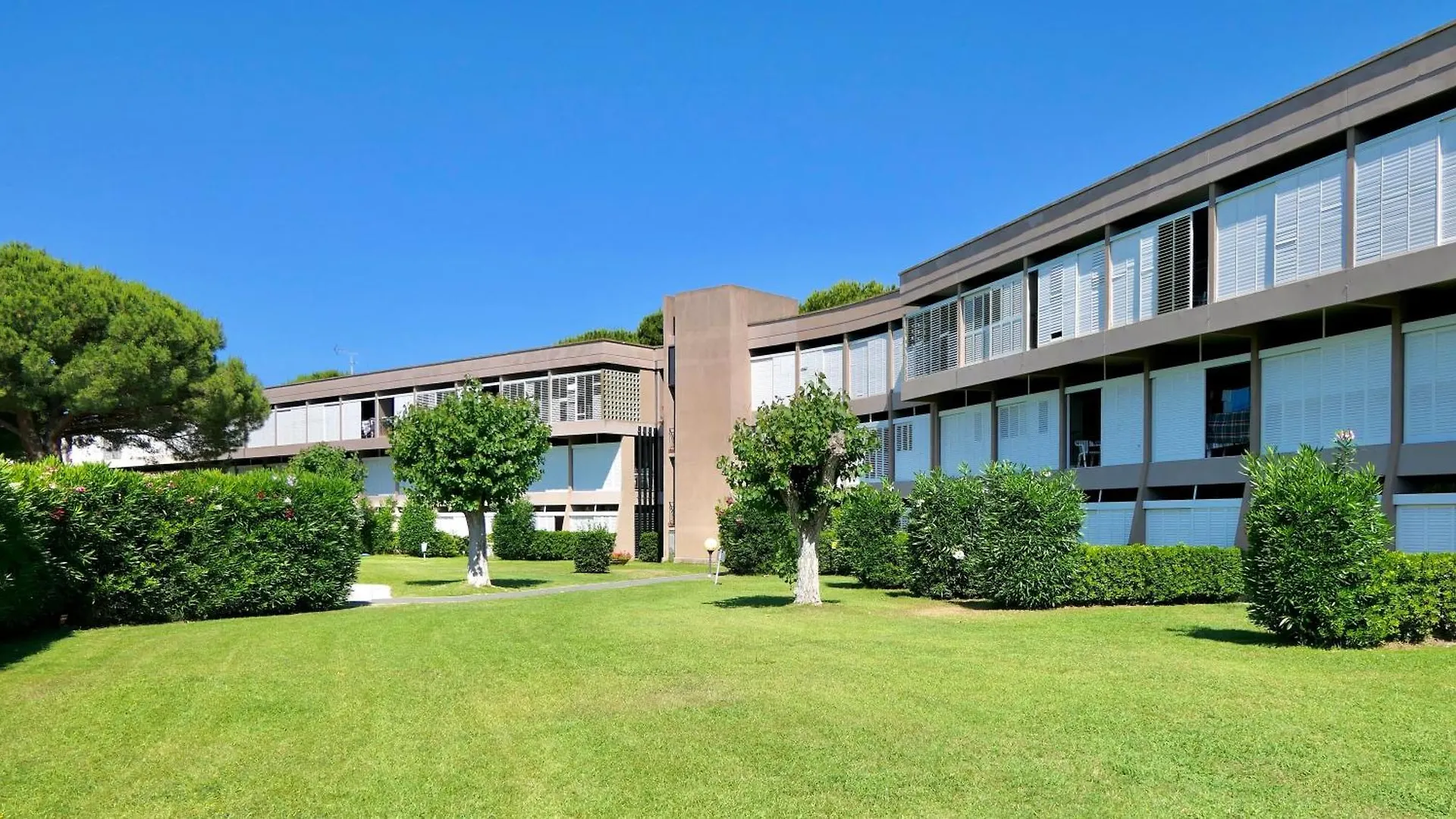 Isa-Holiday Homes With Common Swimming-Pool In Marina Di Bibbona From 400 To 900 Meters From The Sea Olaszország