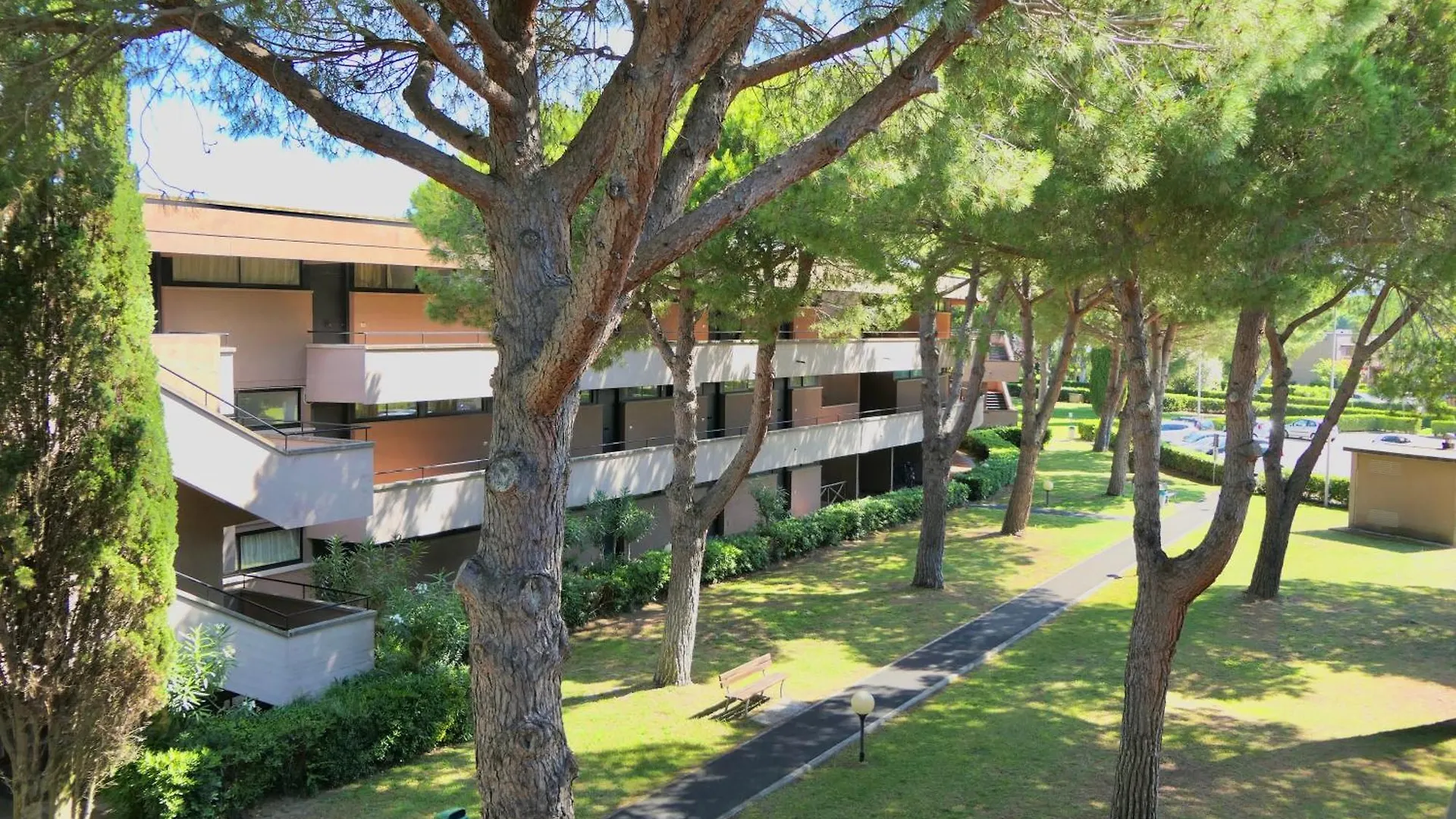 Isa-Holiday Homes With Common Swimming-Pool In Marina Di Bibbona From 400 To 900 Meters From The Sea 公寓