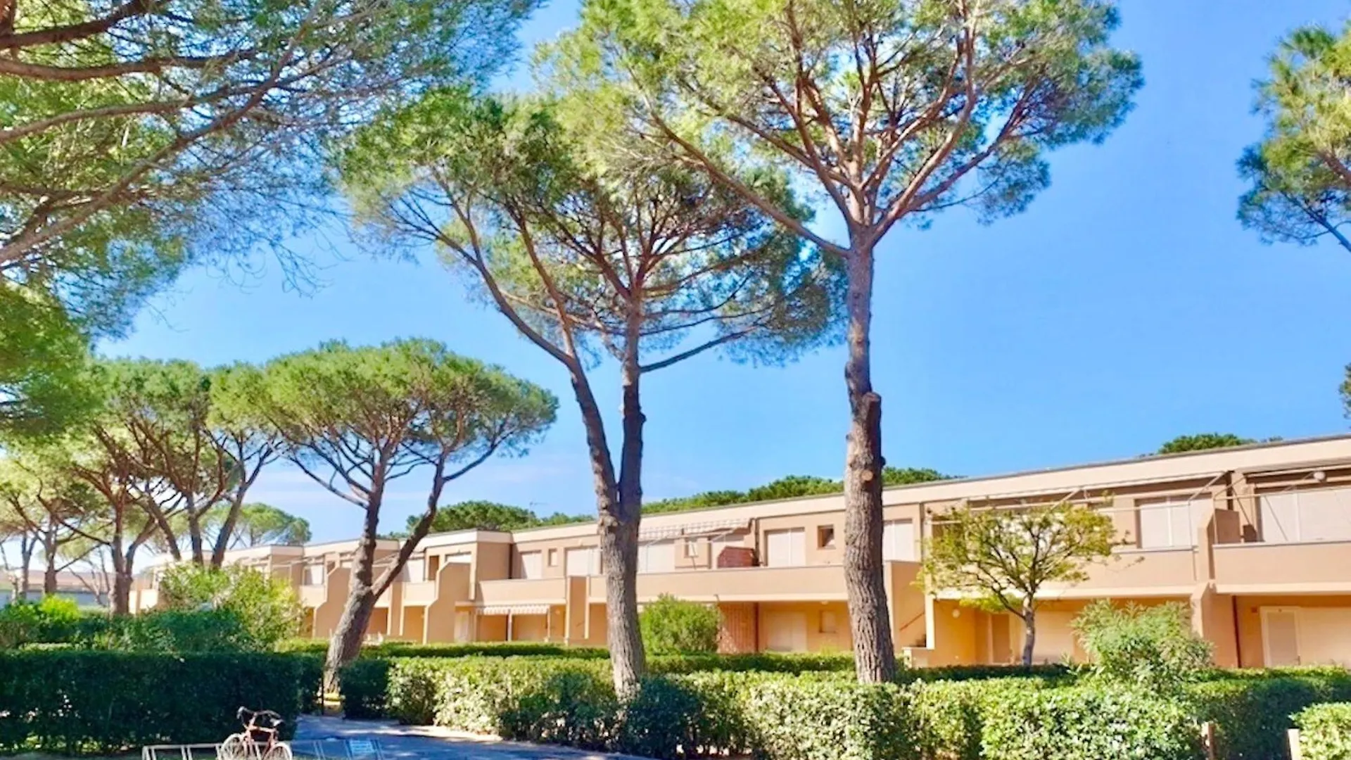 Apartment Isa-Holiday Homes With Common Swimming-Pool In Marina Di Bibbona From 400 To 900 Meters From The Sea